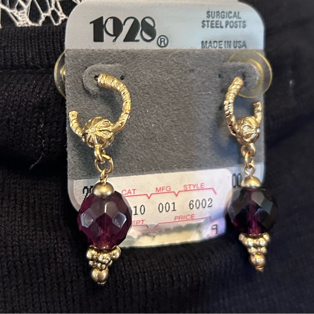 Gold and amethyst hanging earing